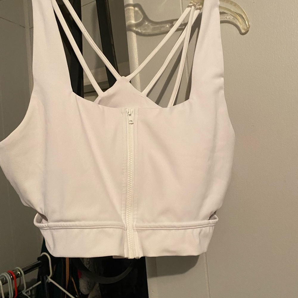 Buffbunny zip up white sports bra, full coverage, worn twice just doesn’t fit me